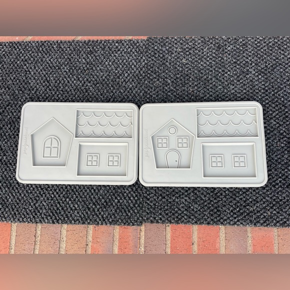 Pampered Chef Kitchen Pampered Chef Set Of Cookie Gingerbread House